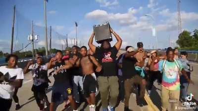 Family Guy fans VS American Dad enjoyers