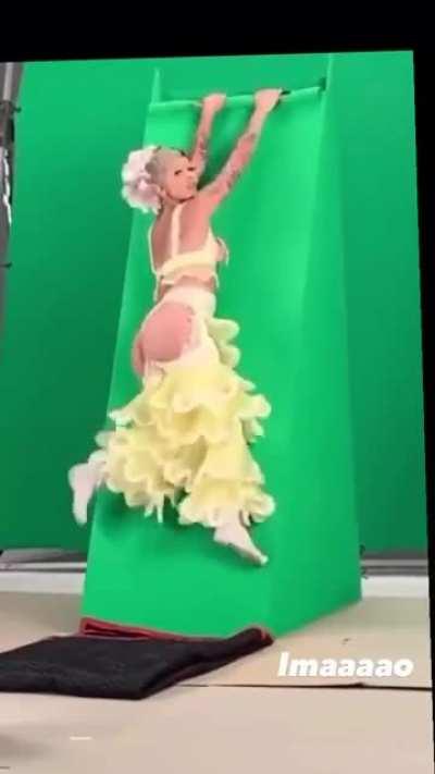 Green screen behind the scenes of the bakery