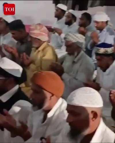 Video of Muslims doing Namaaz prayers inside Gurudwara Darbar Hall in Malerkotla, Punjab.