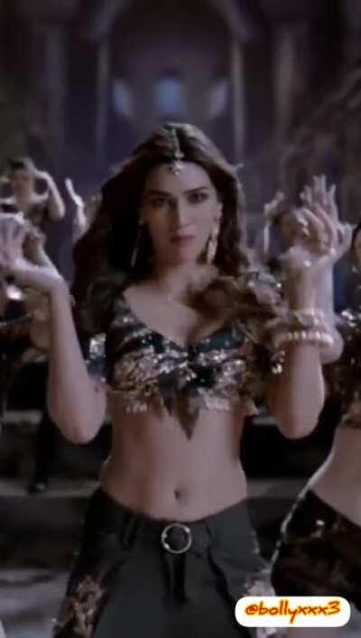 Fapping for Kriti Sanon's voluptuous navel and breathtaking dance never gets old