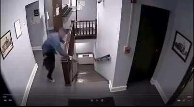 Ohio man escapes from courtroom.