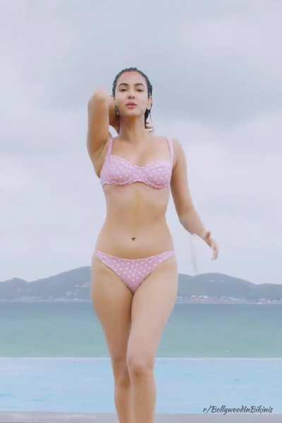 Sonal Chauhan [New]