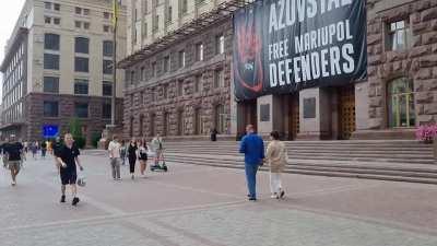 Vibrant downtown Kyiv, Putin huylo