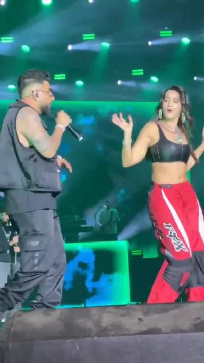 Nora's performance at Karan Aujla's concert last night