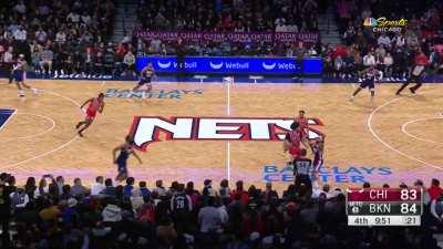 [Highlight] Ayo Dosunmu ELEVATES for the block on Cam Thomas