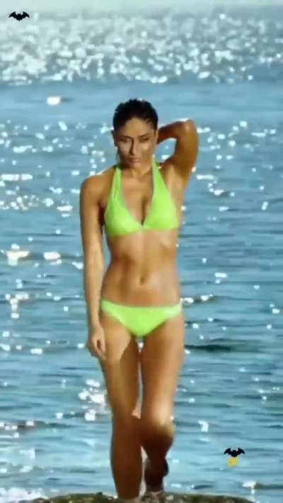 Kareena Kapoor bikini scene.