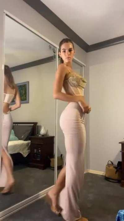 Emily looking incredible 💦