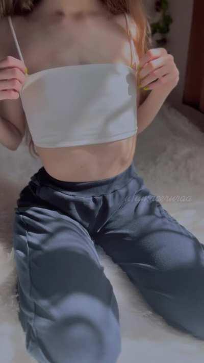 5'4 with small titties but a big heart <3