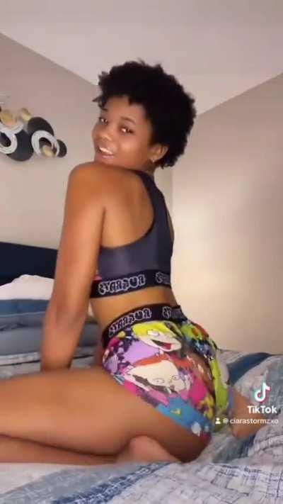 Body petite but the ass jiggle 