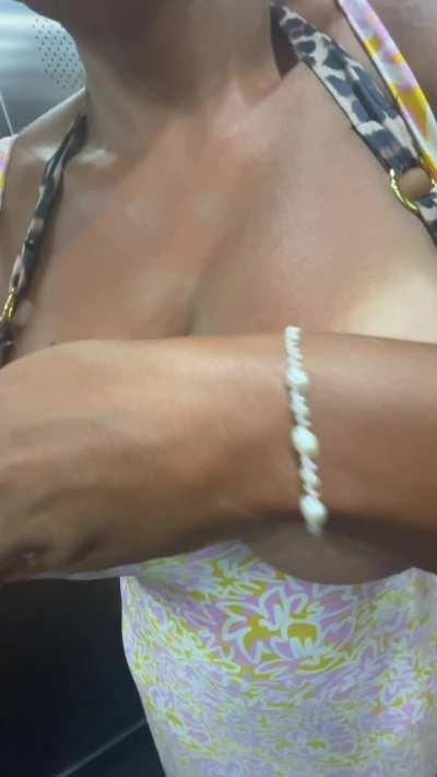 42yo, I&rsquo;m trying to make as many men horny as possible today