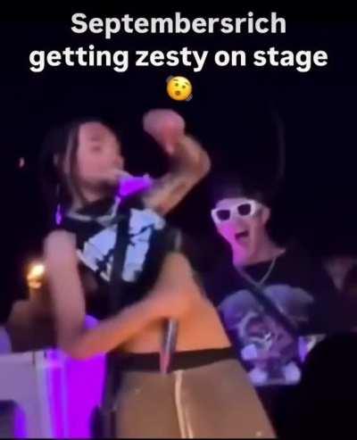 Y’all seen this??🤣😭