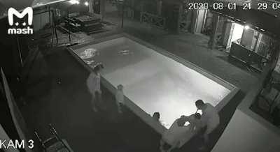 This very quick selfless reaction of this 7 year old girl is just fascinating