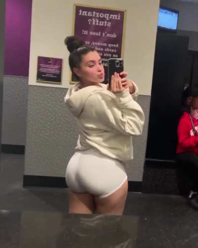 to think her stupid boyfriend hitting that😠