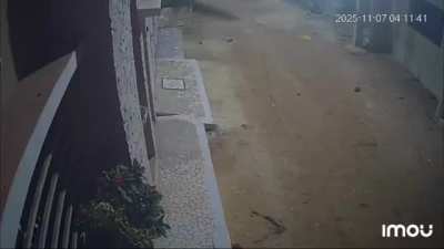 Broke thief broke into a house, broke a window on the third floor, fell and broke his legs