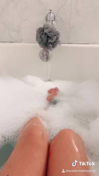 thinkin' it's a trend 🍑 [oc]