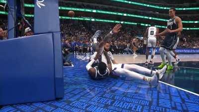 [Highlight] JaVale McGee takes exception to Hardaway Jr's actions after the play