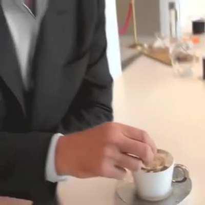 Man wAkEs Up AND deSTRoYS Self