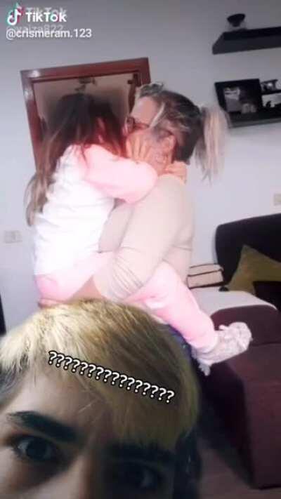 Esto es muy turbio pero a la vez me pone no soy un enfermo lo juro