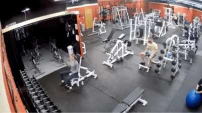 iPhone 15 Pro Max vs 40kg dumbbell