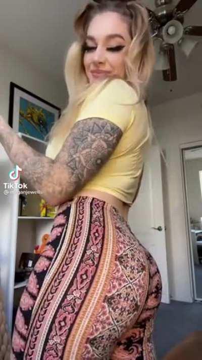 Soft & Jiggly No.520 😍🍑