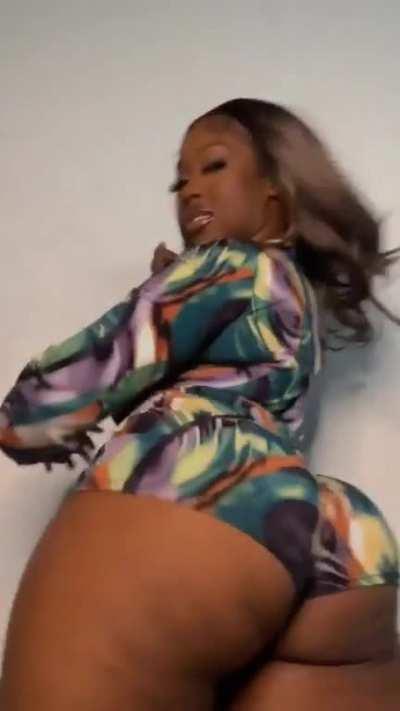 Chocolate Goddess (@__headoverheels)