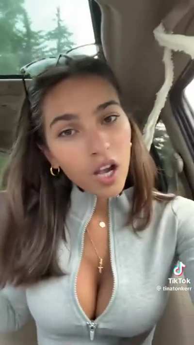 Tina Tonkin Cleavage 