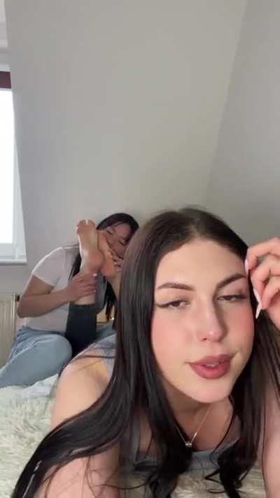 18 year old girls Foot Worship