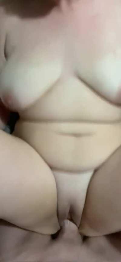 I love fucking my husbands friends 😋