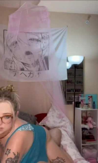 😇 Pretty little slut fucks a subscriber 😇 New videos and content daily ✨️ Certain videos are 50% off this week 💖 link in comments