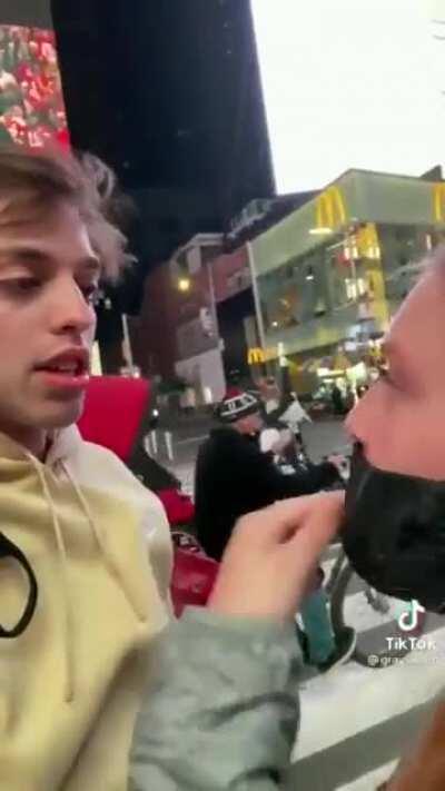 Ayyy im walkin ere’!