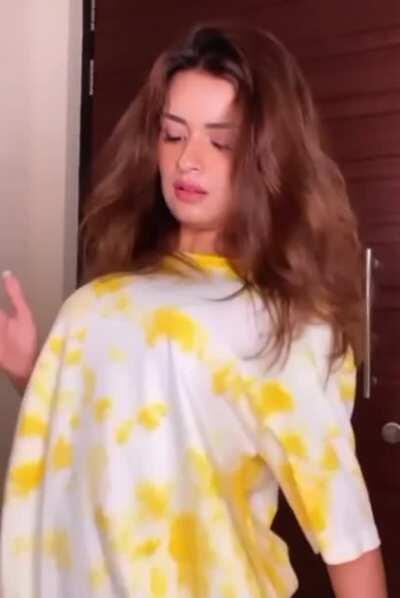 Avneet kaur! A seductive doll with perfect tits! 🔥😍❤️