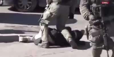 Israeli Forces beat up Palestinian journalist in Jerusalem