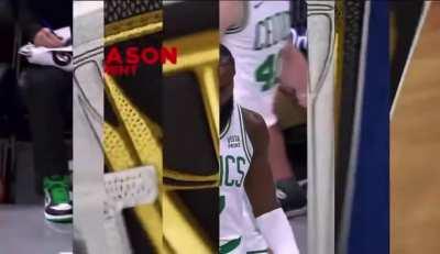 [Highlight] Jaylen Brown with a filthy baseline fadeaway and-1