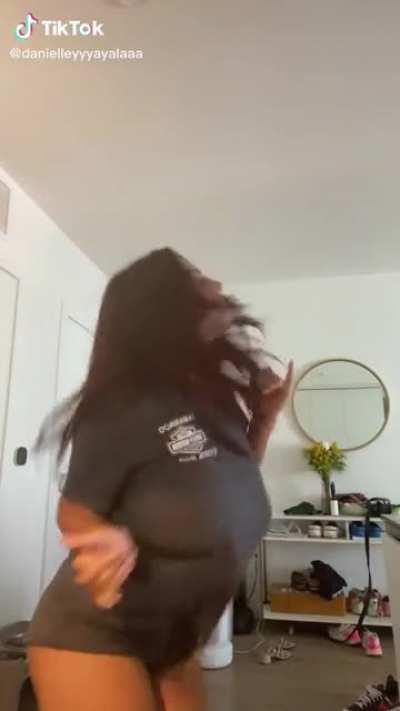 Watch them wiggle, watch them jiggle.... @danielleyyyayalaaa