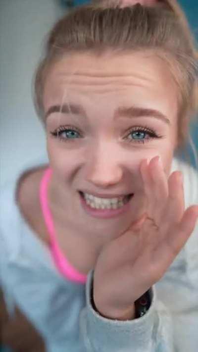 Heute kein Hauptkanalvideo aber dafür Werbung im Sportdress damit die kleinen Jungs auf jeden Fall aufmerksam zugucken 😉