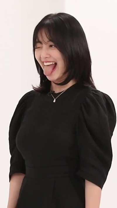 Jihyo - black dress, 😜