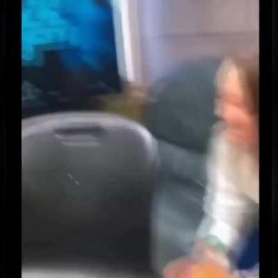 Если бы у тебя не было ног, ты бы носила носки? - Нет. - Если бы не были рук, ты бы носила перчатки? - Нет. - Тогда почему ты носишь лифчик?