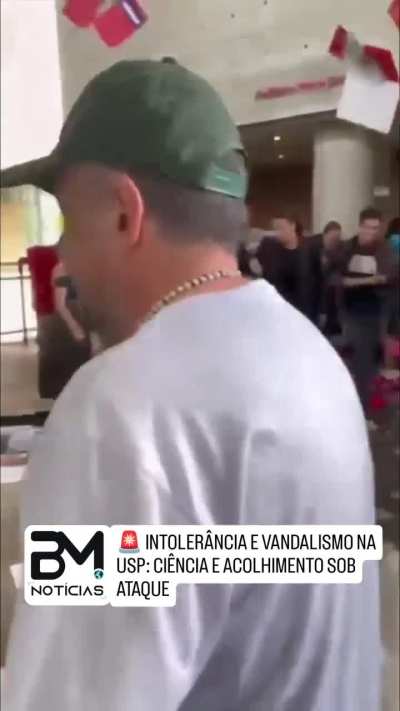 Alguem sabe me dizer o contexro dessa balburdia?