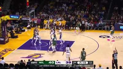 [Highlight] Damian Lillard scores his first basket as a member of the Milwaukee Bucks!