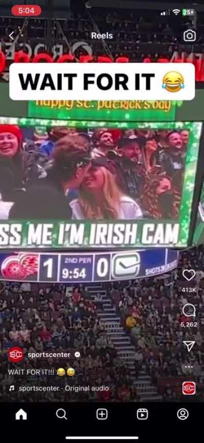 To kiss a stranger without destroying a relationship