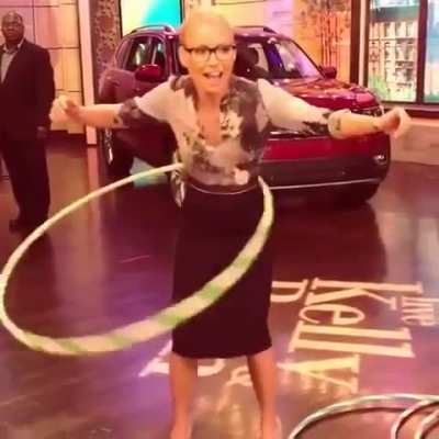 Kelly works a hula hoop!