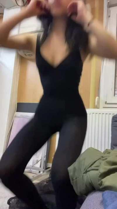 Jenna Ortega Up-To-Date 0.F. F0LD3R - BEL0W -