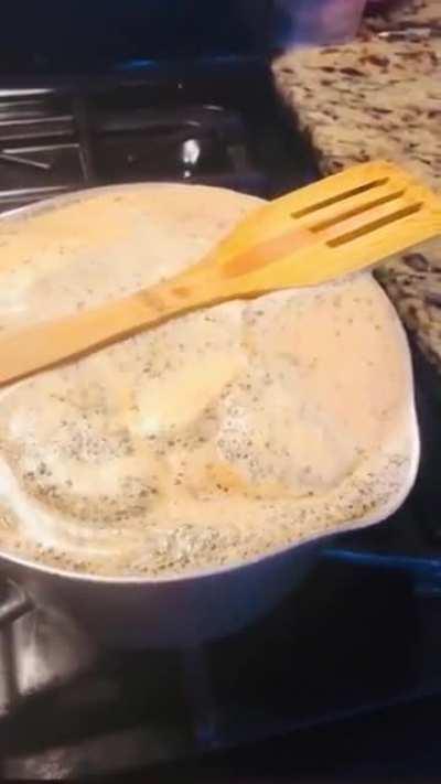 Preventing liquid overflow is to put a wooden spoon in the middle of the pot without covering it