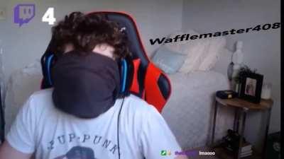 During a blindfold stream I had to listen to 3 different versions of the duck song, this is my reaction to the third duck song, but perfectly cut.