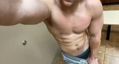 Cum and workout with [m]e 😏