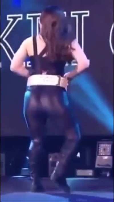 Nikki Cross’ amazing leather leggings booty. This was my fav era of her…at least gear wise.