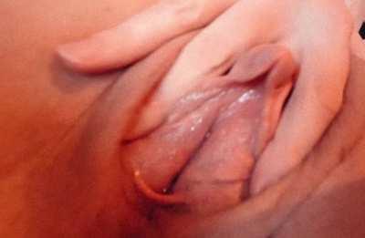 wet and ready for a hard cock 🍆