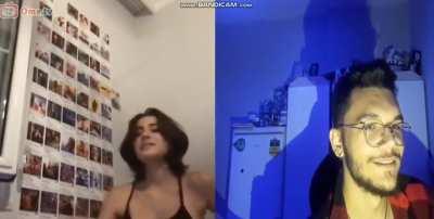 Türk ifşa omeglede soyunan azgın kız(link yorumda)