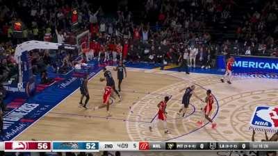 [Highlight] Trae Young drains a 3 from near halfcourt