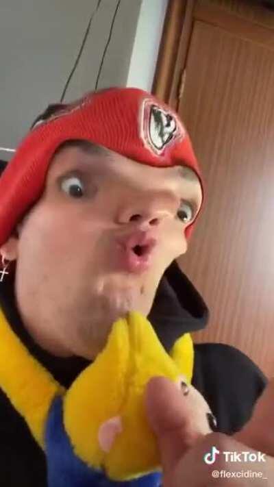 Pronto llegara tu esfuerzo con tanto pixelmon...